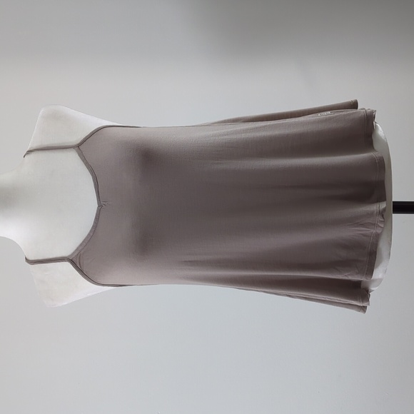 Lino Factory Two Piece Sleeveless Shirt Set - Picture 9 of 15